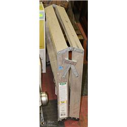 ALUMINUM FEATHERLITE 2 STEP LADDER