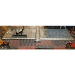LUND CHECKERPLATED TRUCK TOOL BOX 5FT BOX WITH