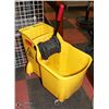 Image 1 : RUBBERMAID COMMERCIAL CLEANING BUCKET