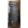 Image 1 : 4 METAL GARBAGE CANS WITH LIDS