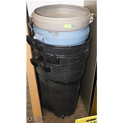5 LARGE GARBAGE CANS ON WHEELS WITH 2 LIDS