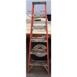 6 FOOT ORANGE FIBREGLASS LADDER