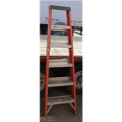 6 FOOT ORANGE FIBREGLASS LADDER
