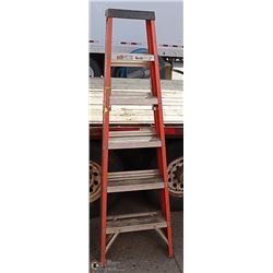 6 FOOT ORANGE FIBREGLASS LADDER