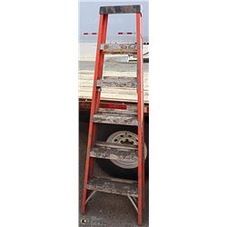 6 FOOT ORANGE FIBREGLASS LADDER