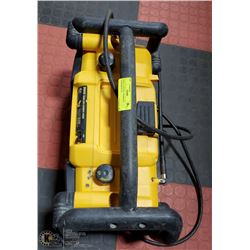 DEWALT RADIO / WORKSITE CHARGER PLUS