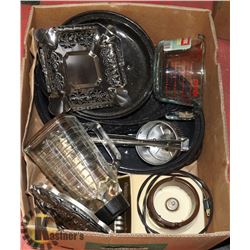 BOX W/ 3 VARIOUS SIZED ROASTERS, BLENDER,