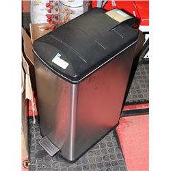 LARGE STEP ON GARBAGE CAN