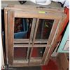 Image 1 : 2 ANTIQUE WINDOWS, 20" X 29-1/2"