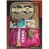 Image 1 : FLAT OF PET ACCESSORIES INCLUDING NEATER