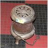 Image 1 : ANTIQUE METAL HEATER