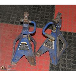 LOT OF 2 MASTERCRAFT 2-1/2TON JACK STANDS