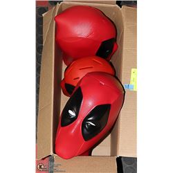 DEADPOOL KNIFE BLOCK WITH TWO MOVIE COLLECTIBLE