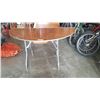 Image 1 : FOLDING D TABLE - 5 FOOT ACROSS