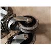 Image 3 : 4 HEAVY DUTY CASTORS