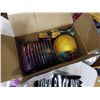 Image 2 : BOX OF HALLOWEEN MAKEUP AND MASK KITS AND DECOR