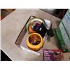 Image 3 : BOX OF HALLOWEEN MAKEUP AND MASK KITS AND DECOR