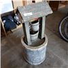 Image 1 : 3ft tall well shaped fountain