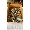 Image 2 : TRAY OF ROCKS AND SEMI PRECIOUS STONES