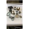 Image 2 : 4 TRAYS OF JEWELLERY, COLLECTIBLES, ETC