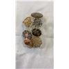 Image 2 : TRAY OF JEWELRY AND PINS