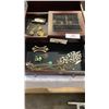 Image 2 : Jewelry box with contents