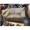 Image 2 : LEATHER LOVESEAT