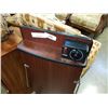 Image 2 : CORBY STEAM PRESS VALET STAND
