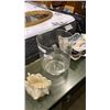 Image 3 : ARTIFICIAL PLANT, GLASS VASE AND SWAN FIGURES