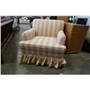 Image 2 : STRIPED OVERSIZED ARMCHAIR
