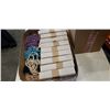 Image 2 : 2 boxes of new czecheslovakian glass necklaces and coolmed bags