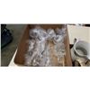 Image 2 : 2 boxes of crystal cups and ceramic jugs