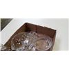Image 2 : TRAY OF CRYSTAL AND GLASSWARE