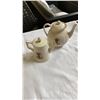 Image 2 : TRAY OF ROYALTY AND CRESTED CHINA