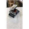 Image 1 : VINTAGE POLAROID SX-70 LAND CAMERA