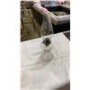 Image 2 : 2 ANTIQUE FINGER KEROSENE LAMPS