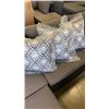Image 2 : 3 BRAND NEW OUTDOOR THROW PILLOWS - RETAIL $74.97 / $24.99 EACH