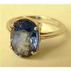 AN 18K WHITE GOLD RING WITH CENTER PRON