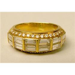 AN 18K GOLD AND DIAMOND RING