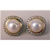 Image 1 : A PAIR OF 14K YELLOW GOLD MABE PEARL EA