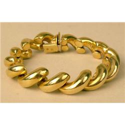 A 14K YELLOW GOLD LINK BRACELET