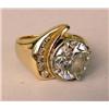 Image 1 : A 14K YELLOW GOLD AND ROUND DIAMOND RIN