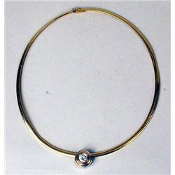 A 14K YELLOW GOLD AND ROUND DIAMOND CHO