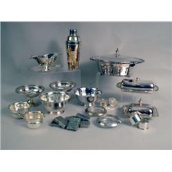 A LARGE GROUP OF SILVER PLATED HOLLOWWA