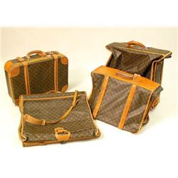 A GROUP OF LOUIS VUITTON LUGGAGE