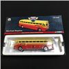 Image 2 : 1:50 SCALE VINTAGE BUS LINES YELLOW COACH 743 - TRAILWAYS, DESTINATION CHICAGO