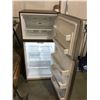 Image 2 : Frigidaire Refrigerator - Model: FFHT1835VS0