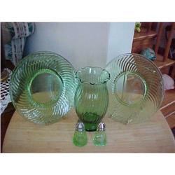 Depression glass, green,set of 5 plates, et al #1135573