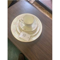 Noritake Willowbrook Japan 9722  5 piece