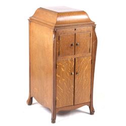 Earl Worden Oak Victrola Player Cabinet c. 1900-